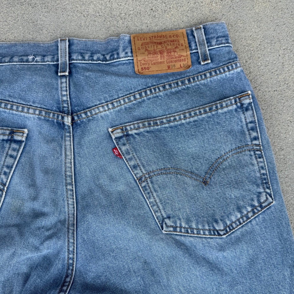 Levi's 550 Relaxed‎ Fit Jeans Mens 38x30 Blue Medium Wash Vintage